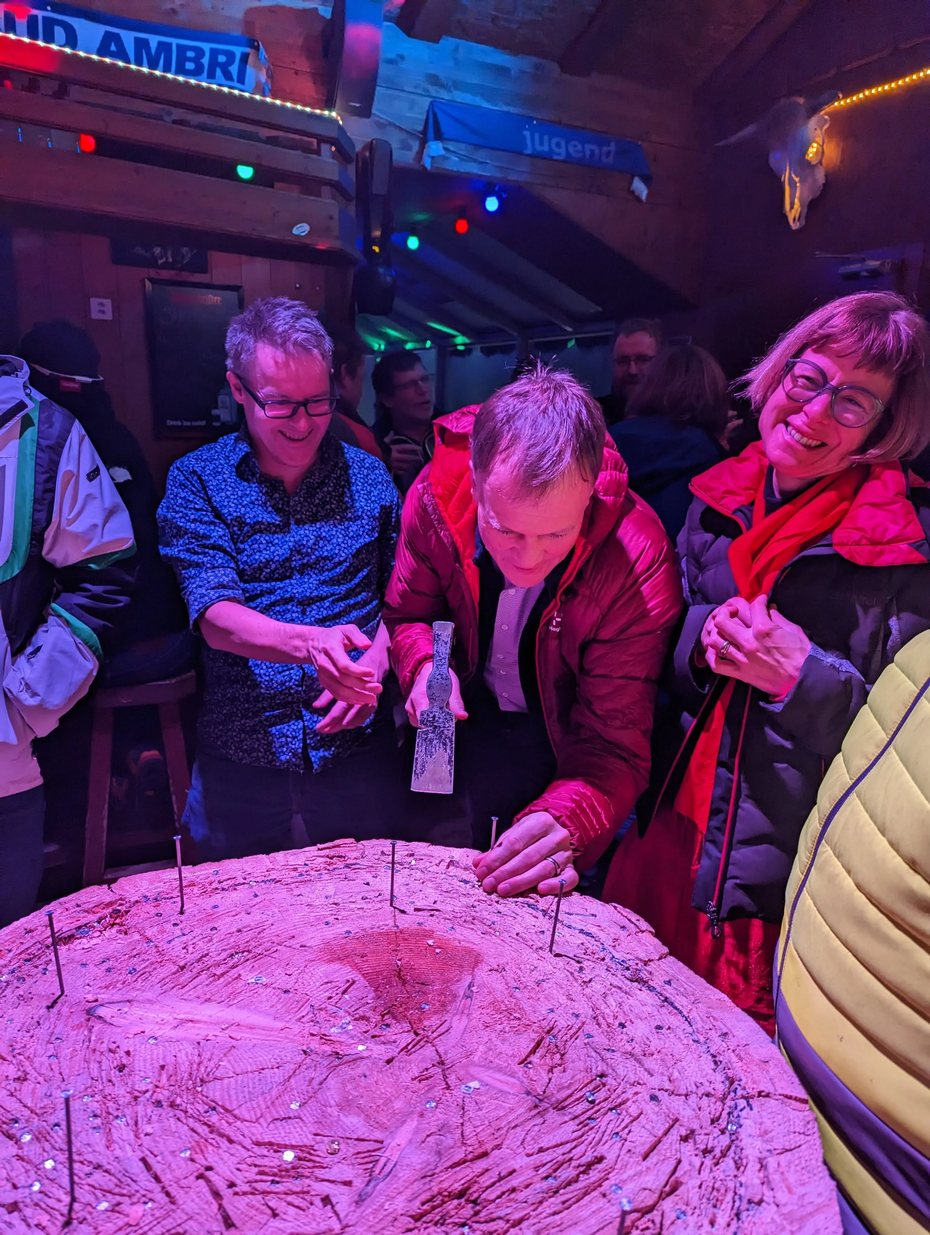 Beim Nageln in der Mosi Bar